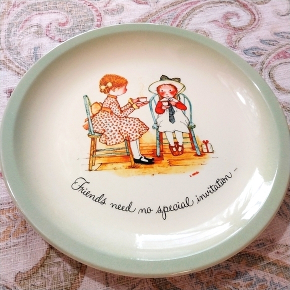 Vintage 70's  Holly Hobbie Plate Collector's Edition Friends - Picture 1 of 5